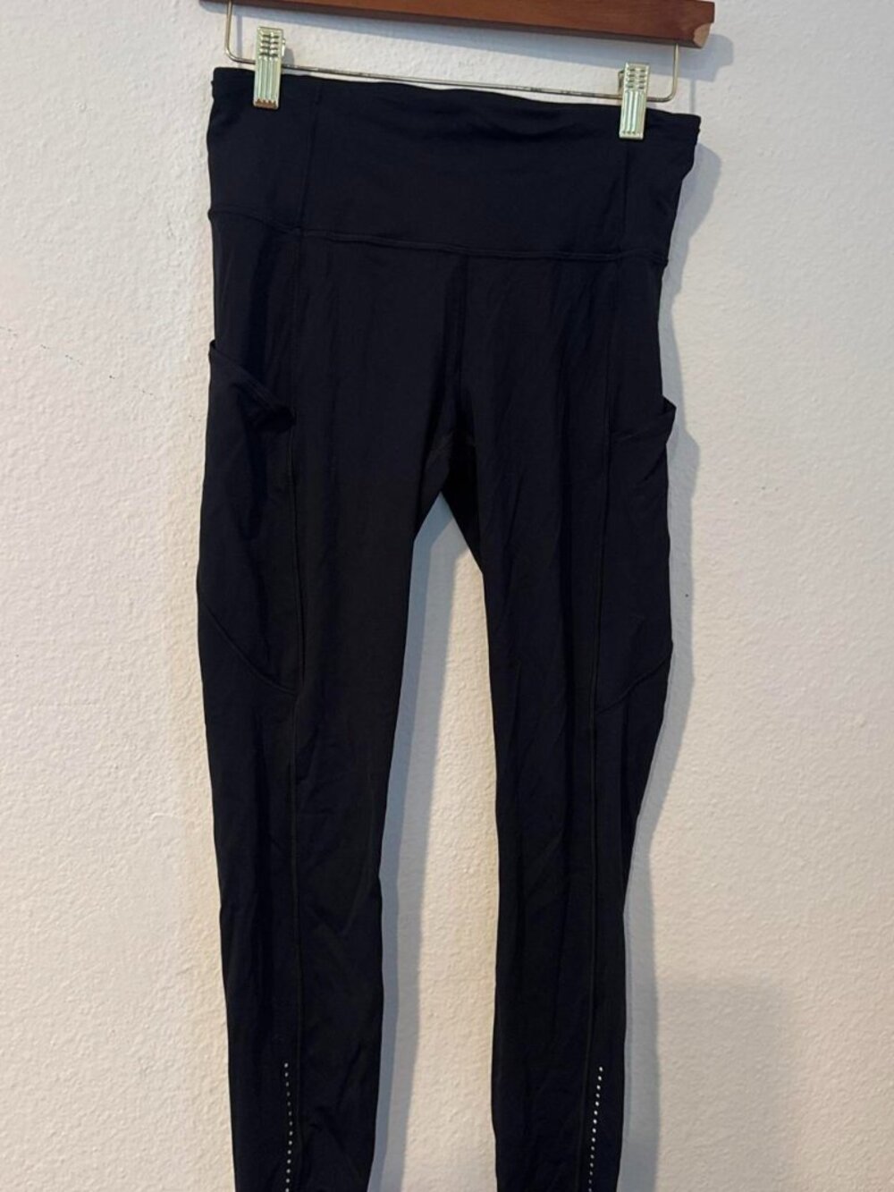 Lululemon black leggings with pockets